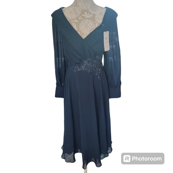 JJ's House Dresses & Skirts - NWT JJ's house navy sheer long sleeve appliqué vneck and back formal dress